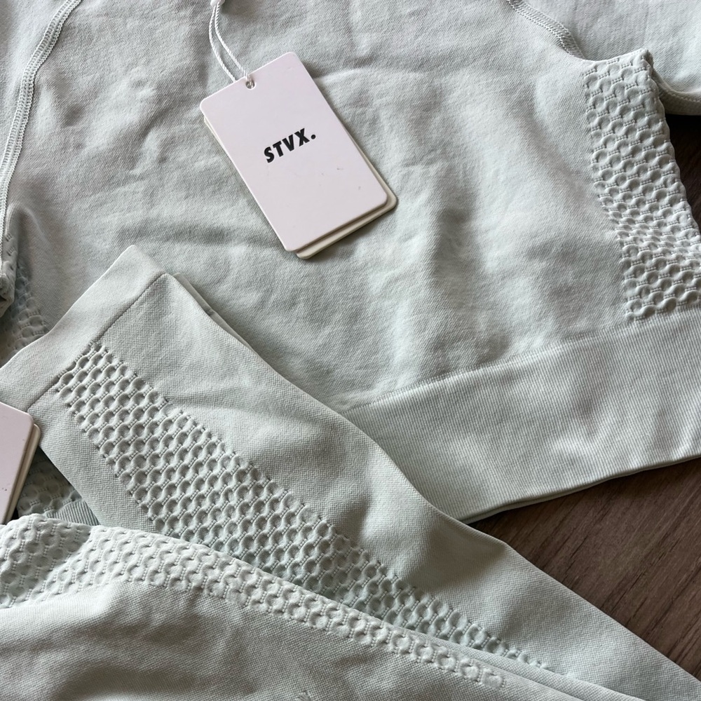 STAX SET OLIVE ACTIVEWEAR SET - Picture 11 of 13